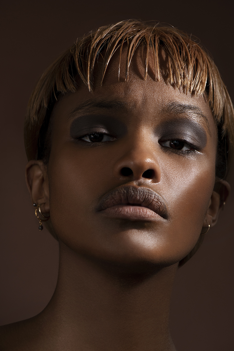Adele — beautyfotografie door Lesley Hoste