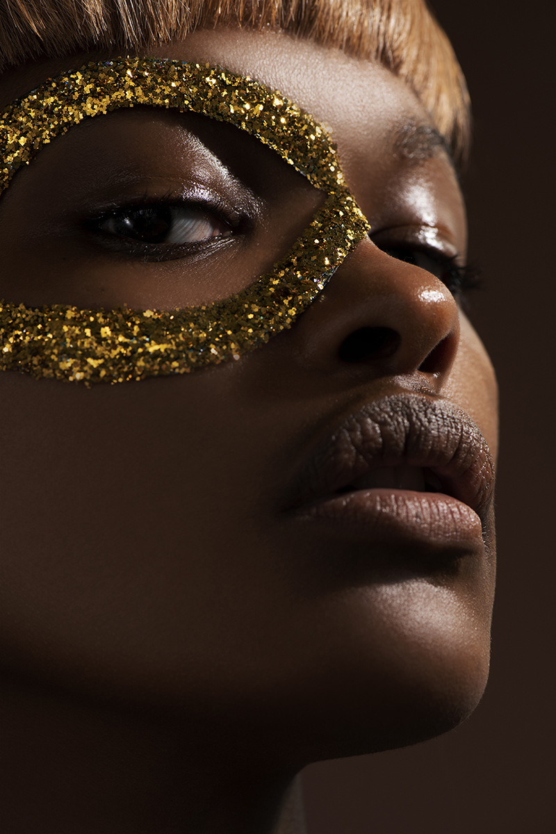 Adele — beautyfotografie door Lesley Hoste