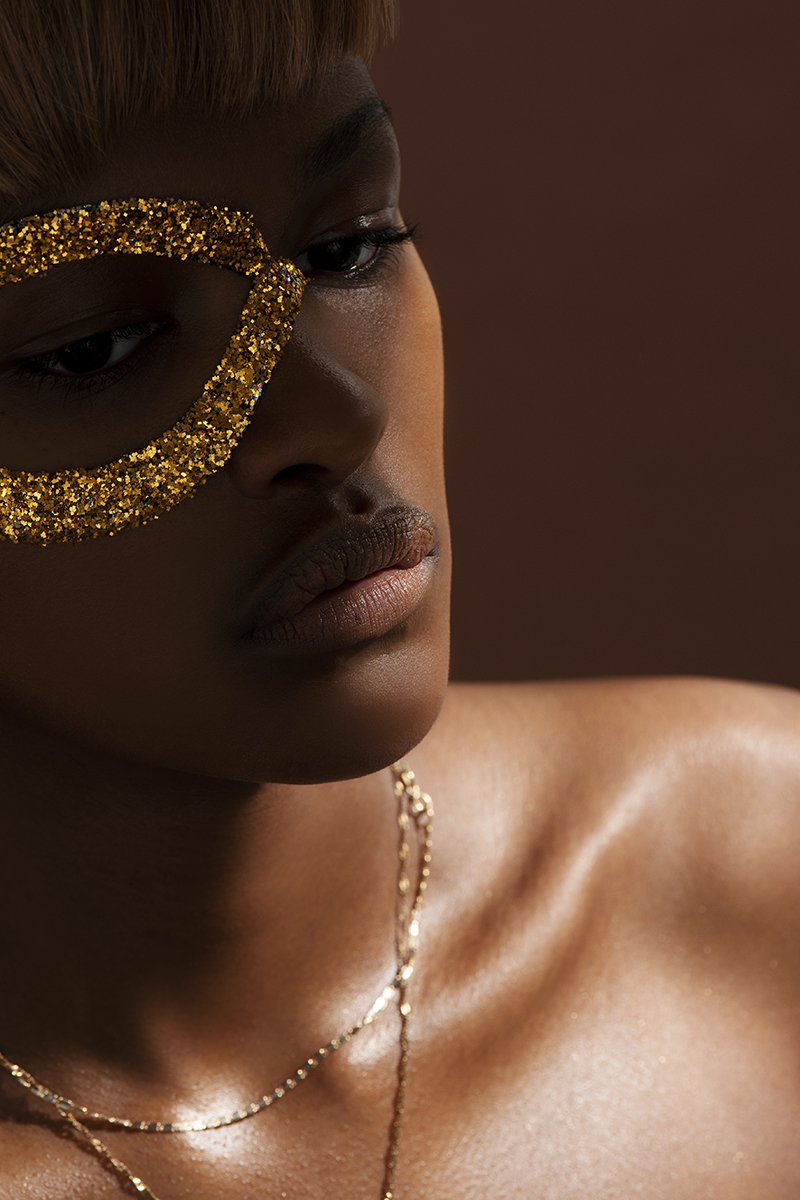 Adele — beautyfotografie door Lesley Hoste
