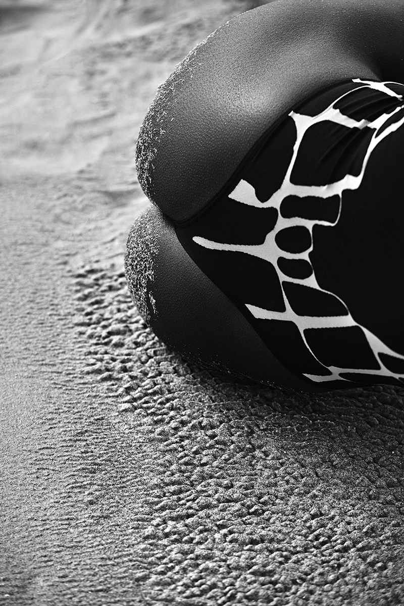 Black and White — fashionfotografie door Lesley Hoste