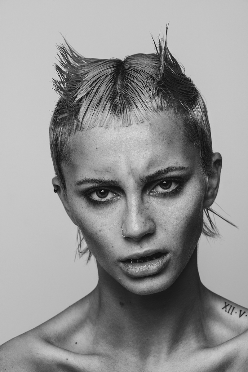 ERROR for TRIBU-TE — beautyfotografie door Lesley Hoste