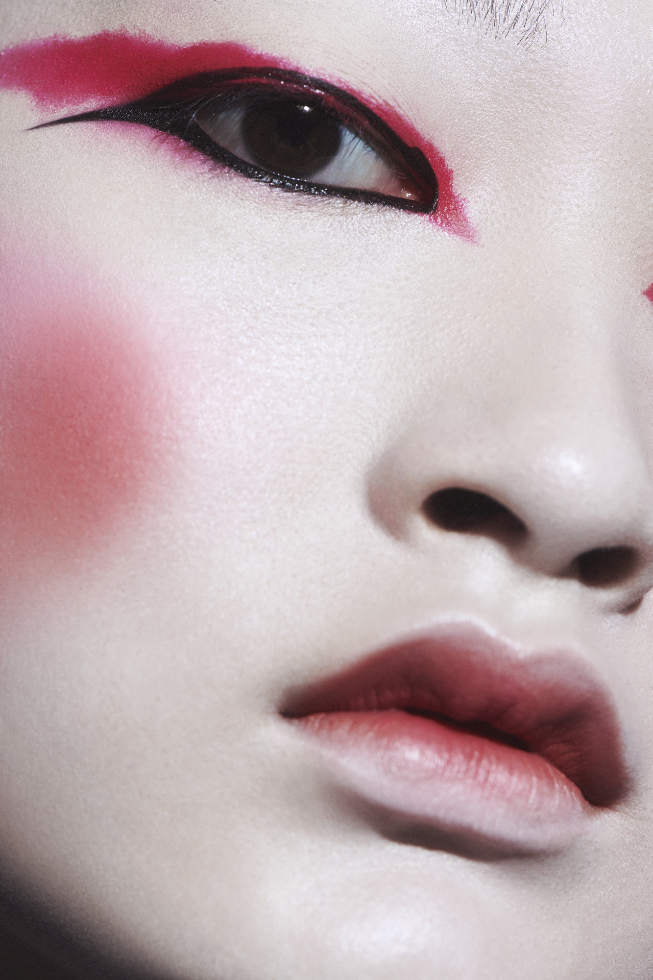 Mirror Mirror 17 — beautyfotografie door Lesley Hoste